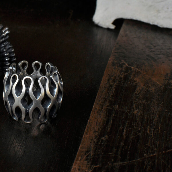 verschiedene Silberringe der DARK STARS Kollektion