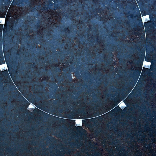 Collier IN LINE 7 aus der HÄMMERED Kollektion