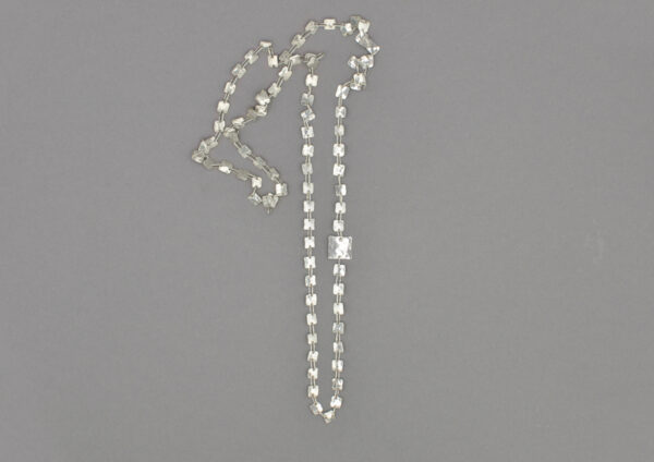 HÄMMERED - In Line 71 - lange Halskette in Silber aus Plättchen, im Shop