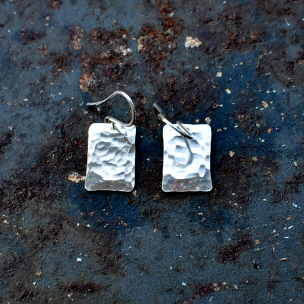 Silber 925 Ohrschmuck HANG ON 1 aus der HÄMMERED Kollektion