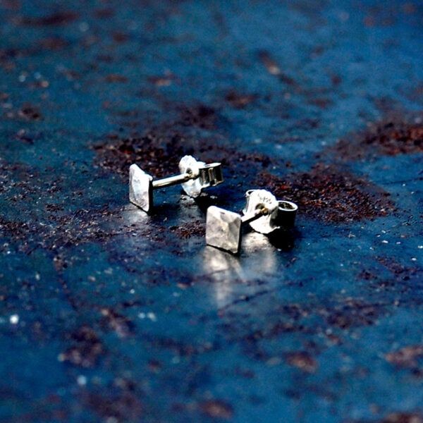 Silber 925 Ohrschmuck STUDS 1 aus der HÄMMERED Kollektion