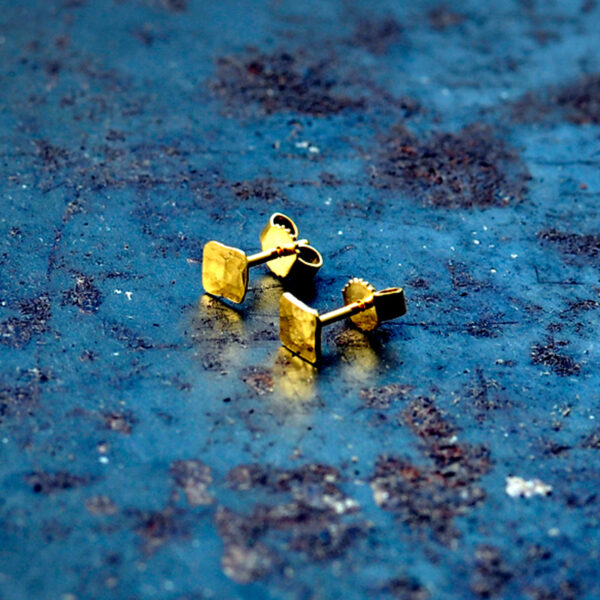 Silber 925 Ohrschmuck, feingoldplattiert, STUDS F 1 aus der HÄMMERED Kollektion