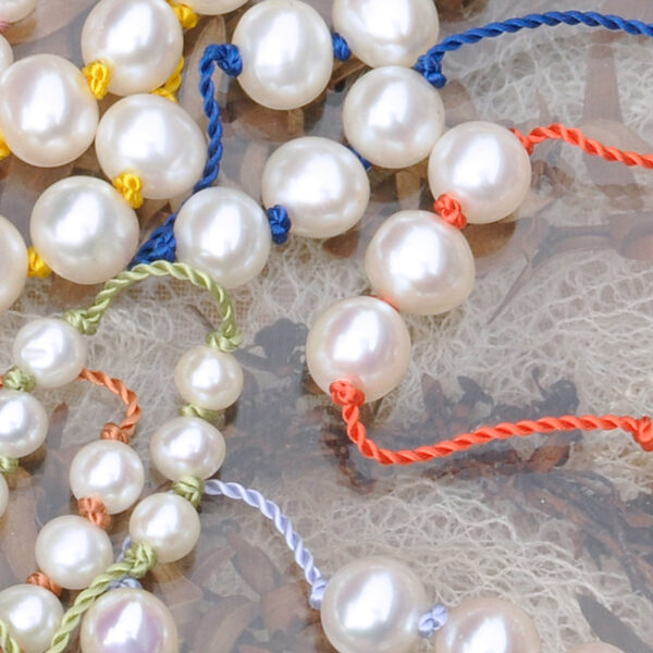 Vergrösserung verschiedener Perlenketten aus der WATERWORLD Kollektion