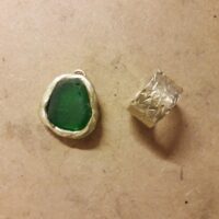 Anhänger und Ring in Messing