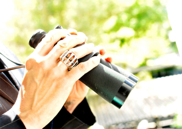 Silberring BRIDGE der DARK STARS Kollektion an der Hand