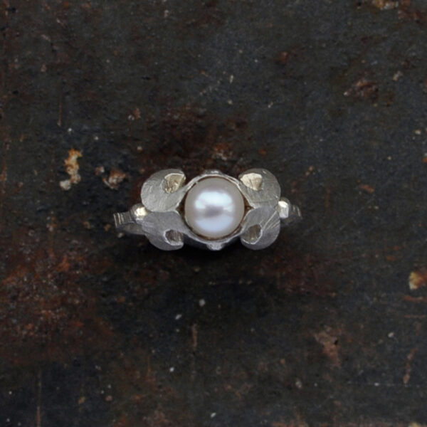 FAIRY TALES - Snow White - Silberring mit Akoyaperle, im Shop