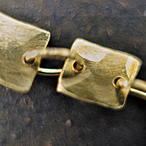 Vergrösserung der Kette IN LINE 71 aus der HÄMMERED Kollektion