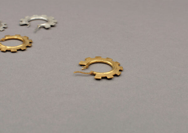 OTHERS - Nagual - mittelgrosse Creole, 925 silber, feingoldplattiert aus der OTHERS Kollektion, im Shop