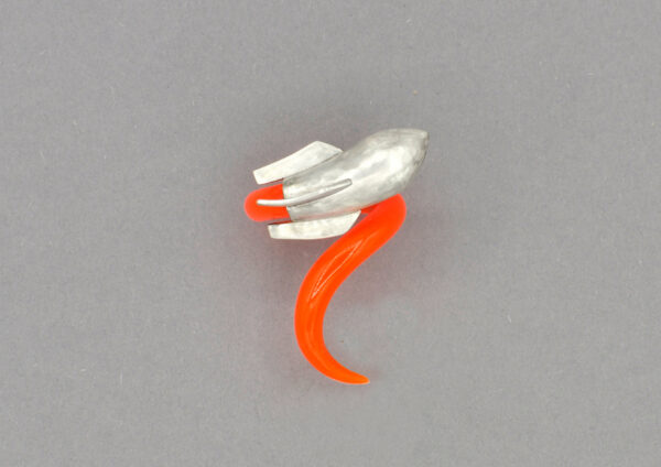 OTHERS - Ring Rocket - silberne Rakete auf orangenem Acyl-Rundstab montiert, im Shop