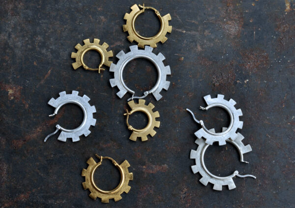 verschiedene Ohrringe NAGUAL aus der OTHERS Kollektion