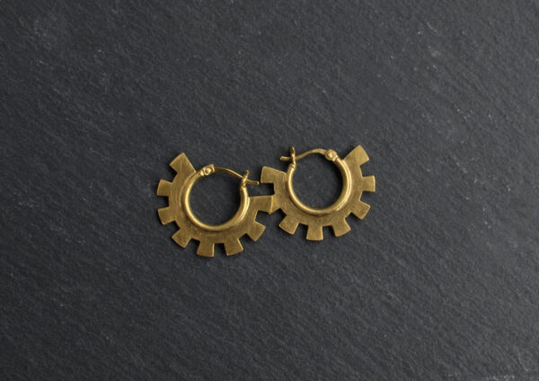 Ohrringe NAGUAL, klein, silber, vergoldet aus der OTHERS Kollektion